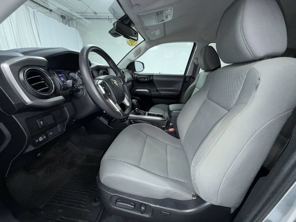 Used 2022 Toyota Tacoma SR5 AWD/4WD image 15