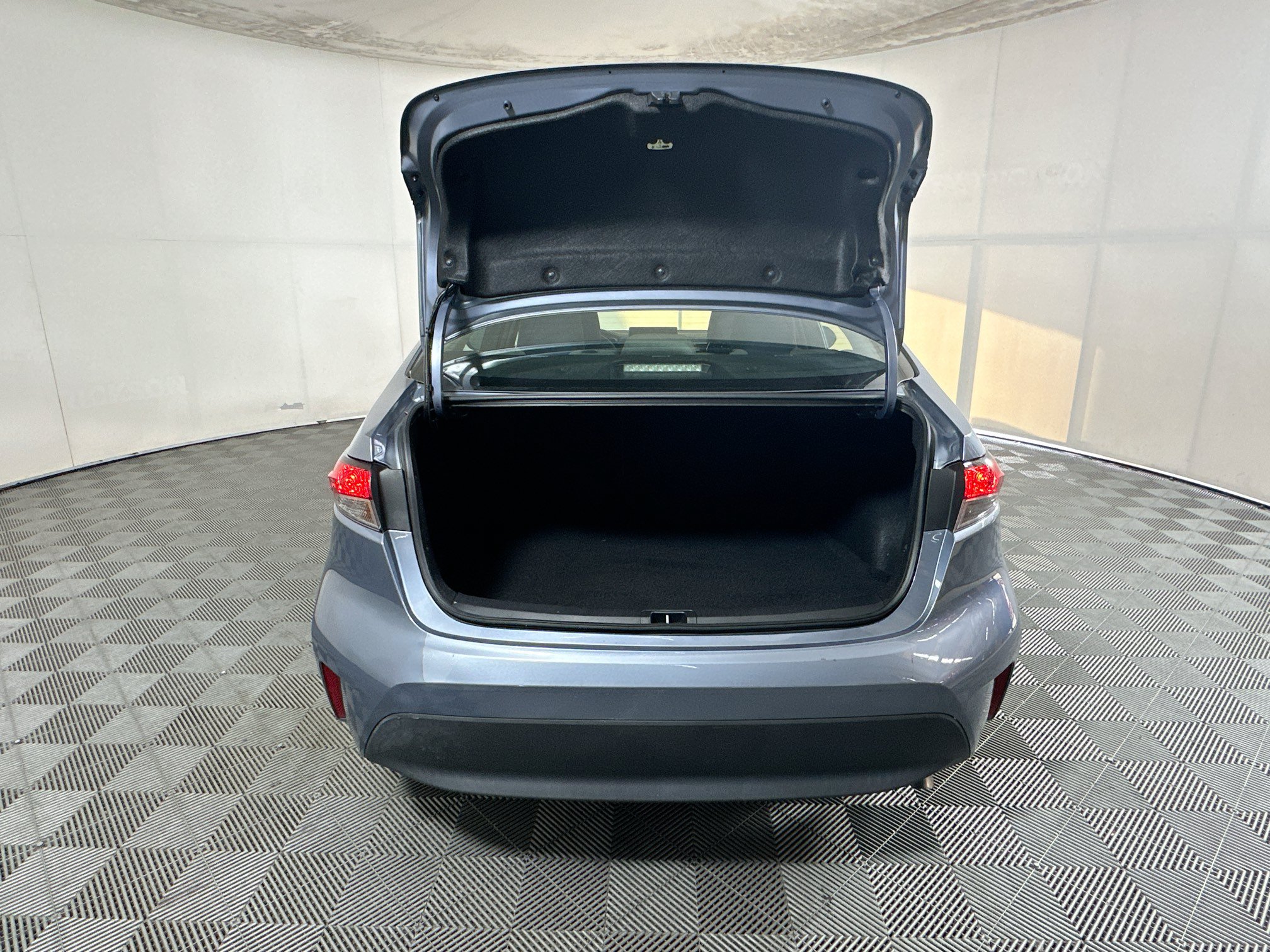 Used 2023 Toyota Corolla LE FWD image 30