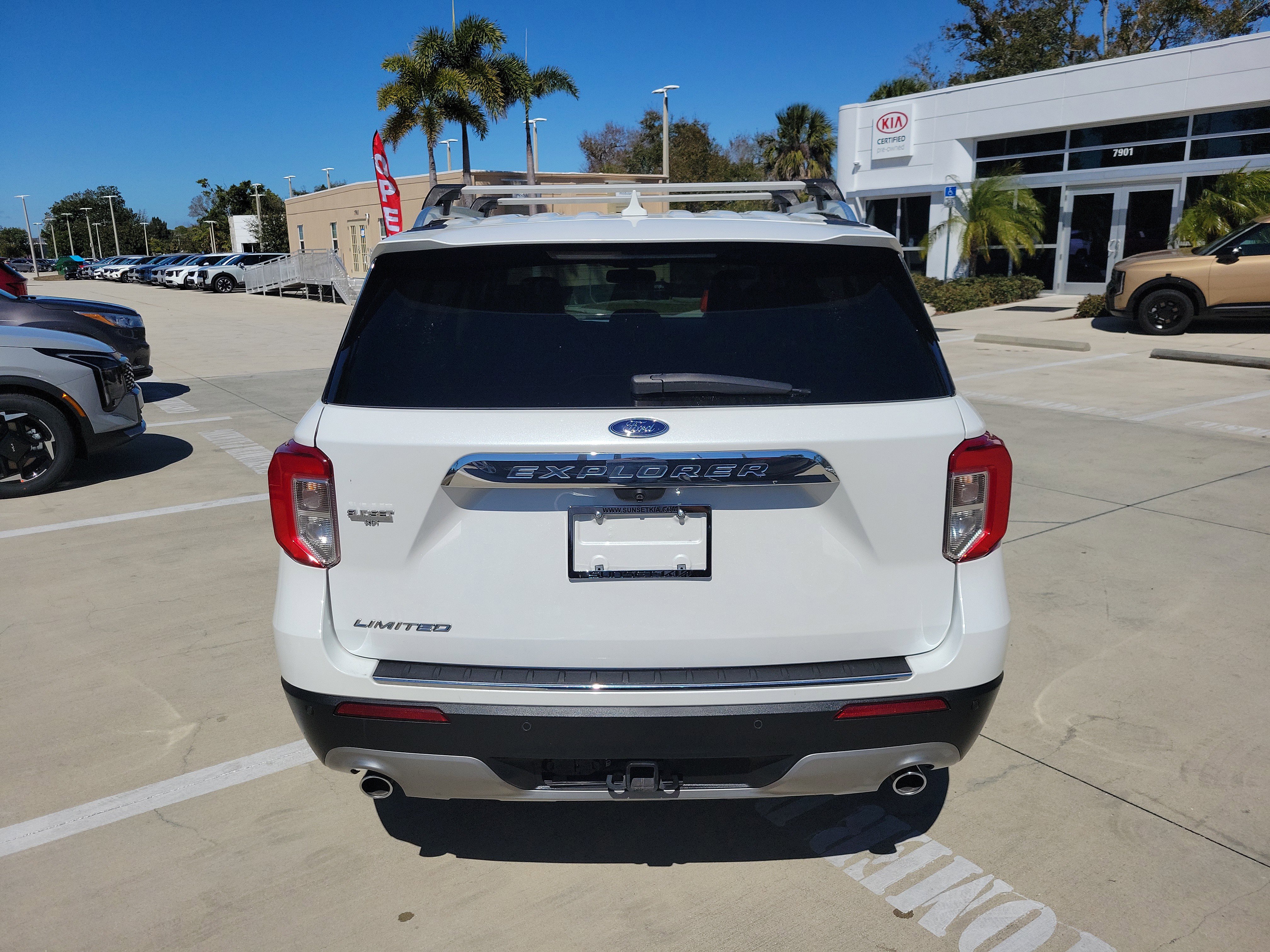 Used 2021 Ford Explorer Limited w/ Equipment Group 301A image 5