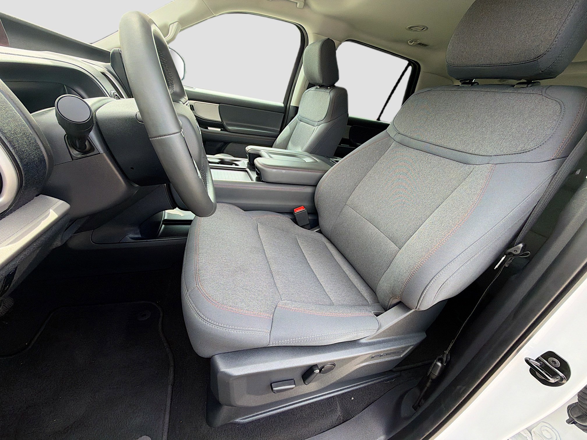 Used 2025 Ford Expedition Active image 27