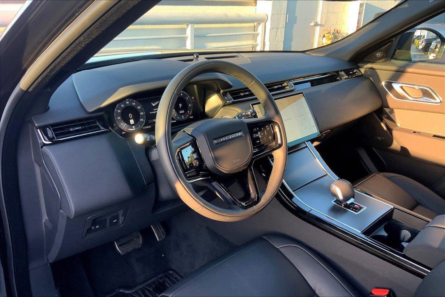 New 2025 Land Rover Range Rover Velar Dynamic SE AWD/4WD image 3