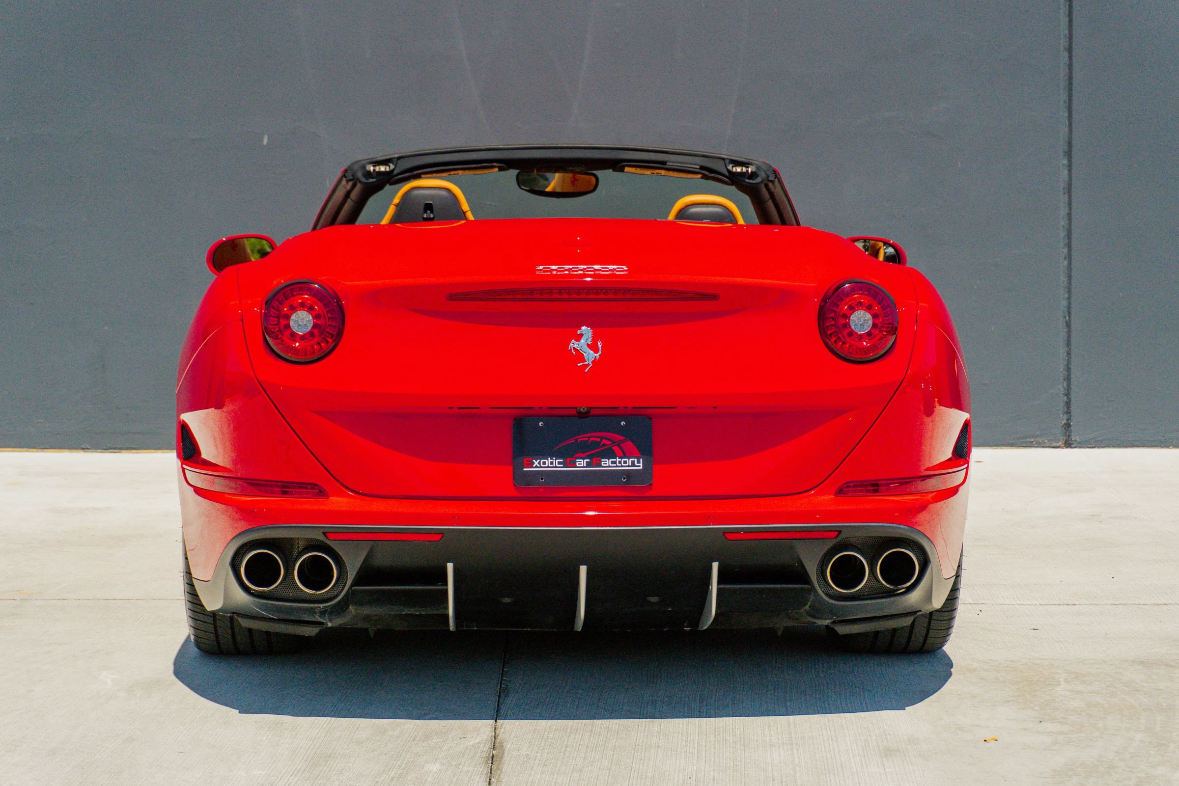 Used 2016 Ferrari California T RWD image 9