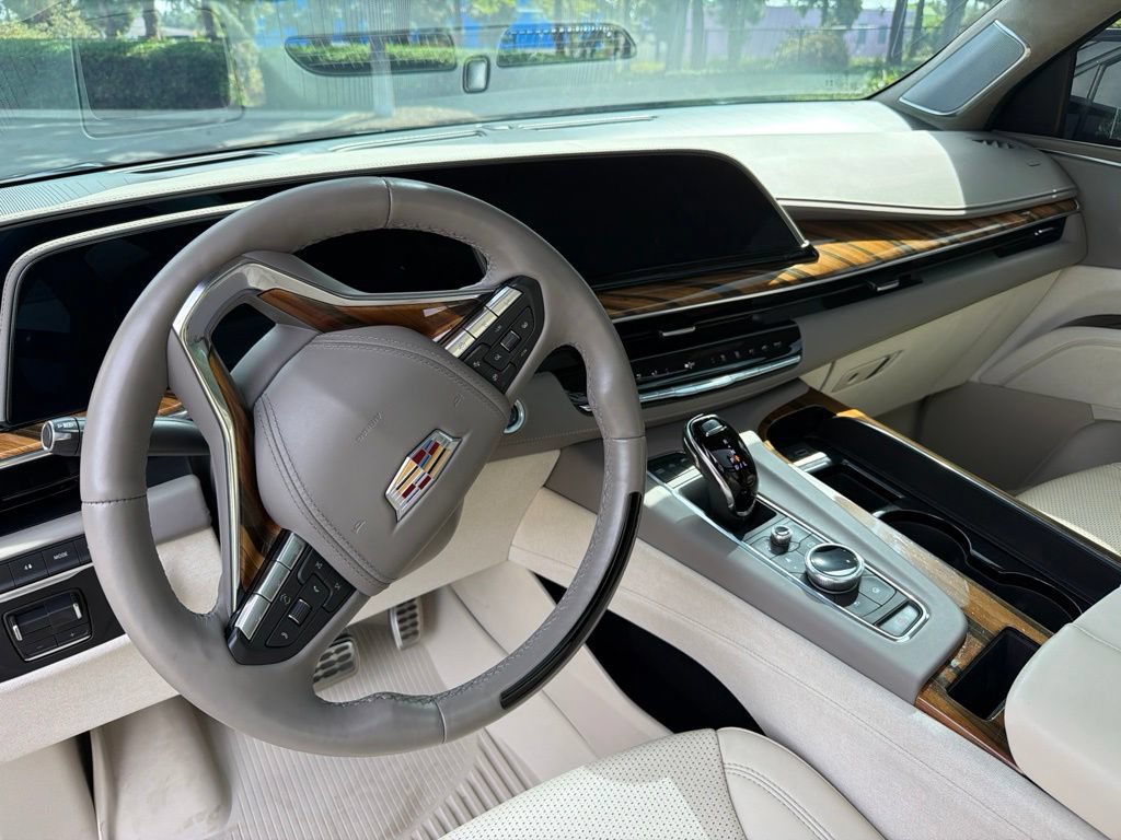 Used 2024 Cadillac Escalade ESV Sport Platinum w/ LPO, ONYX Package AWD/4WD image 11