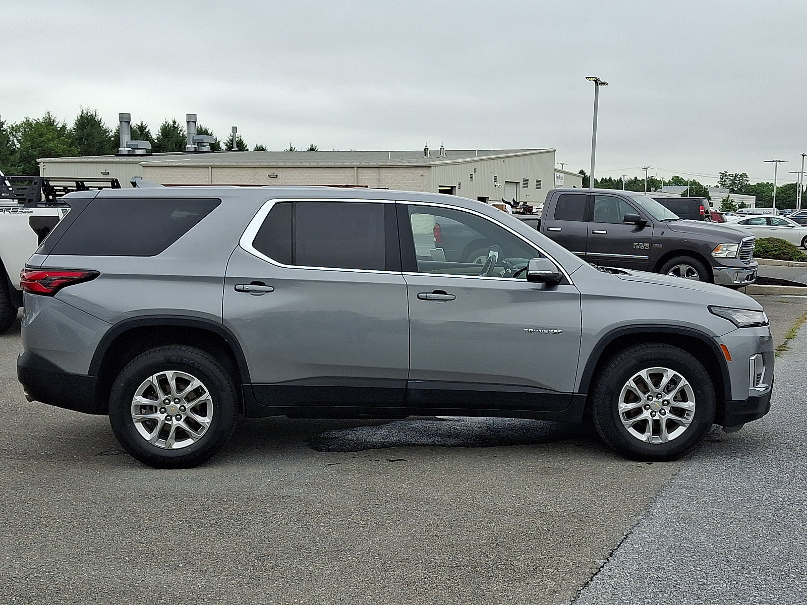 Used 2023 Chevrolet Traverse LS w/ Safety Package FWD image 7