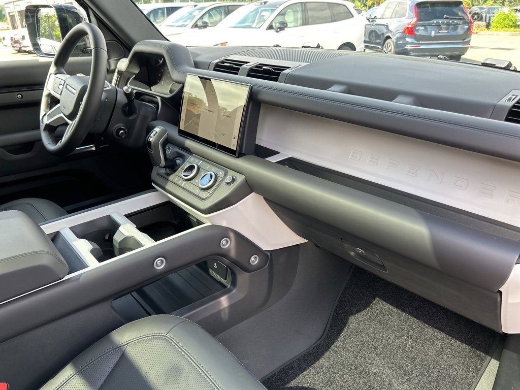 New 2025 Land Rover Defender 130 S image 20