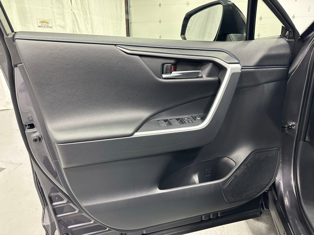 Used 2025 Toyota RAV4 XSE w/ Weather Package AWD/4WD image 8