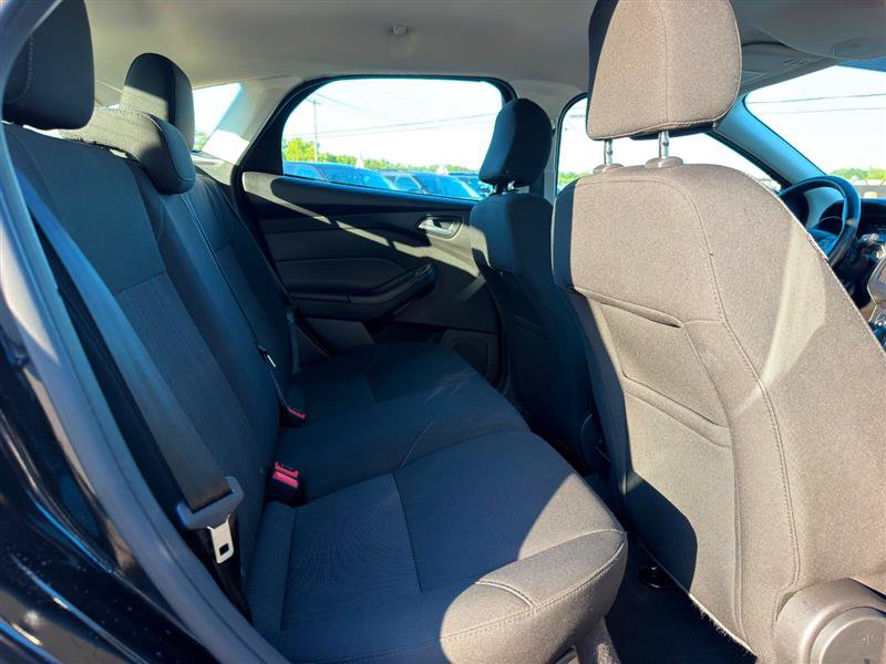 Used 2016 Ford Focus SE w/ SE Sport Package FWD image 19