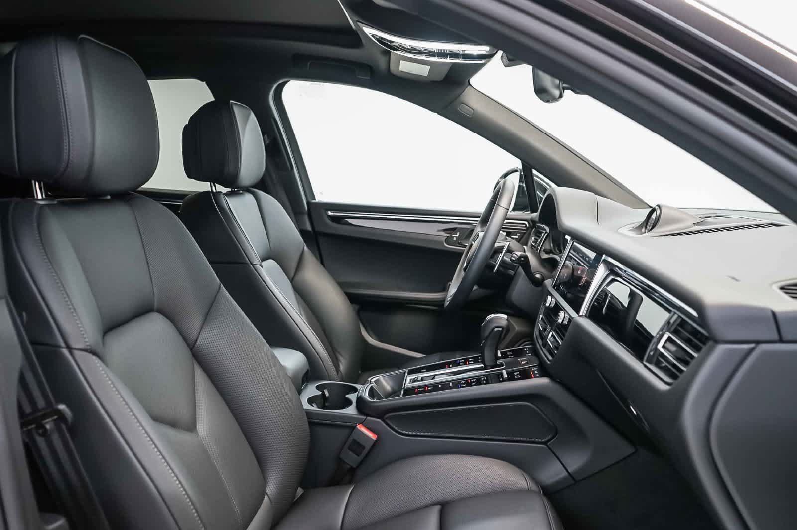 Certified 2026 Porsche Macan AWD/4WD image 22