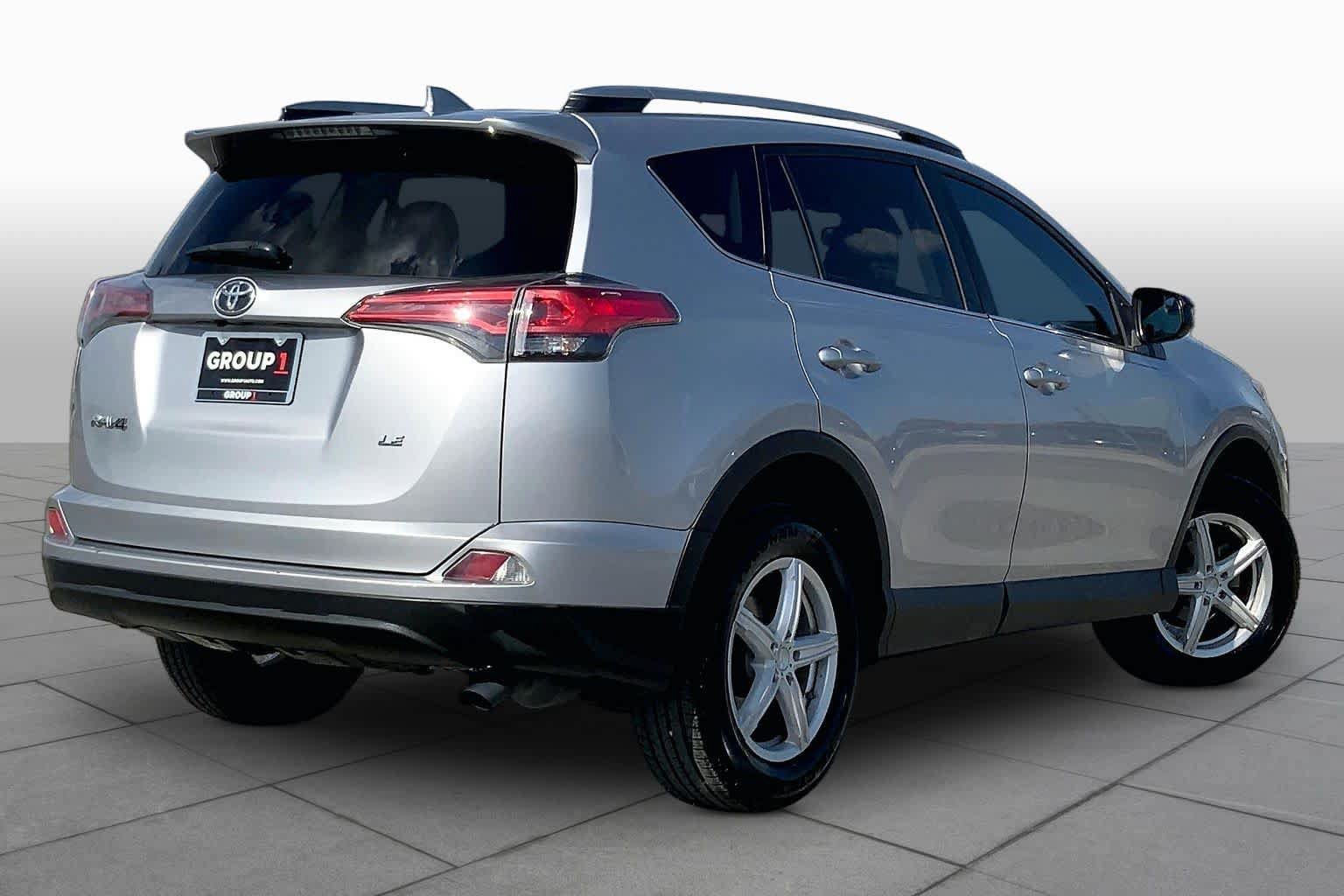 Used 2017 Toyota RAV4 LE FWD image 13
