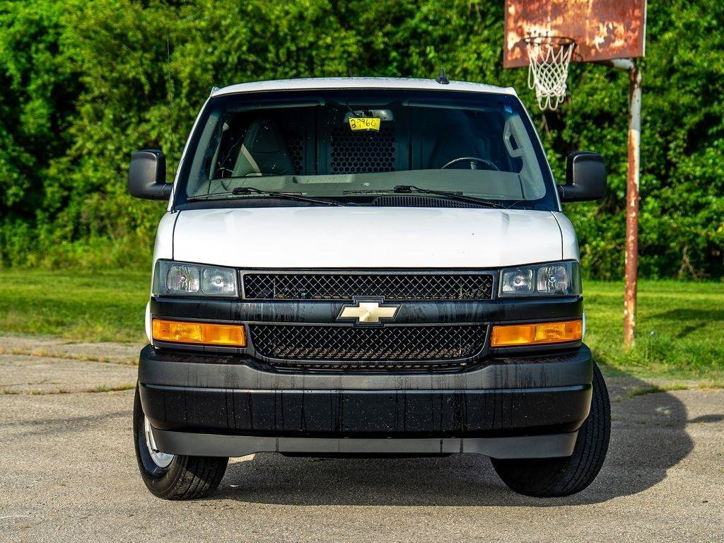 Used 2023 Chevrolet Express 3500 Extended w/ Driver Convenience Package RWD image 3