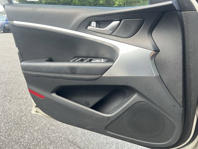 Used 2025 Genesis G70 2.5T RWD image 32