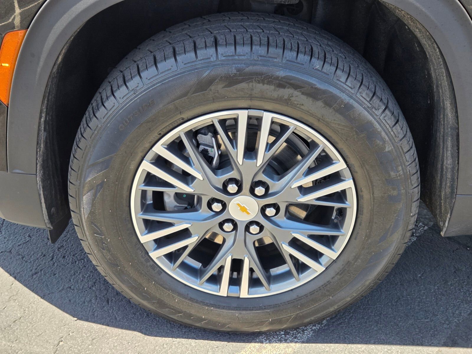 Used 2025 Chevrolet Traverse LT FWD image 9