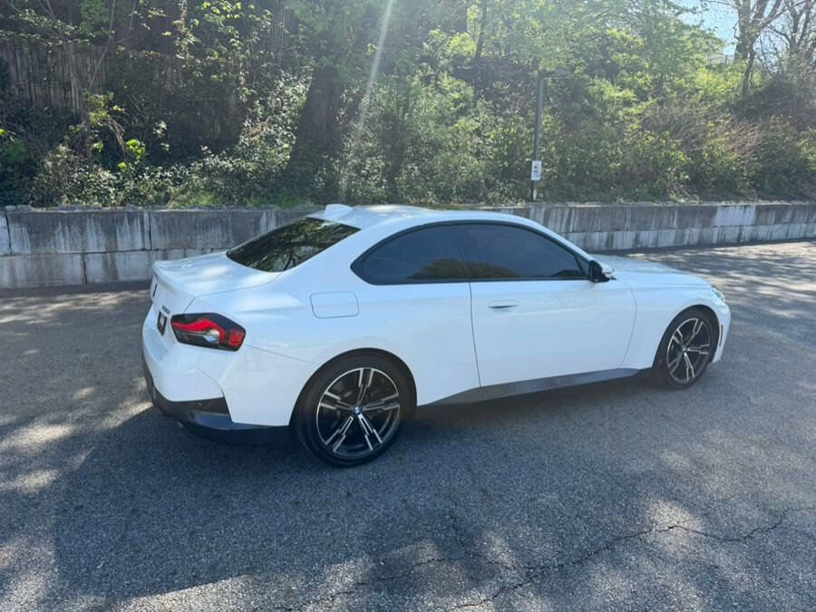 Used 2022 BMW 230i Coupe w/ M Sport Package RWD image 12