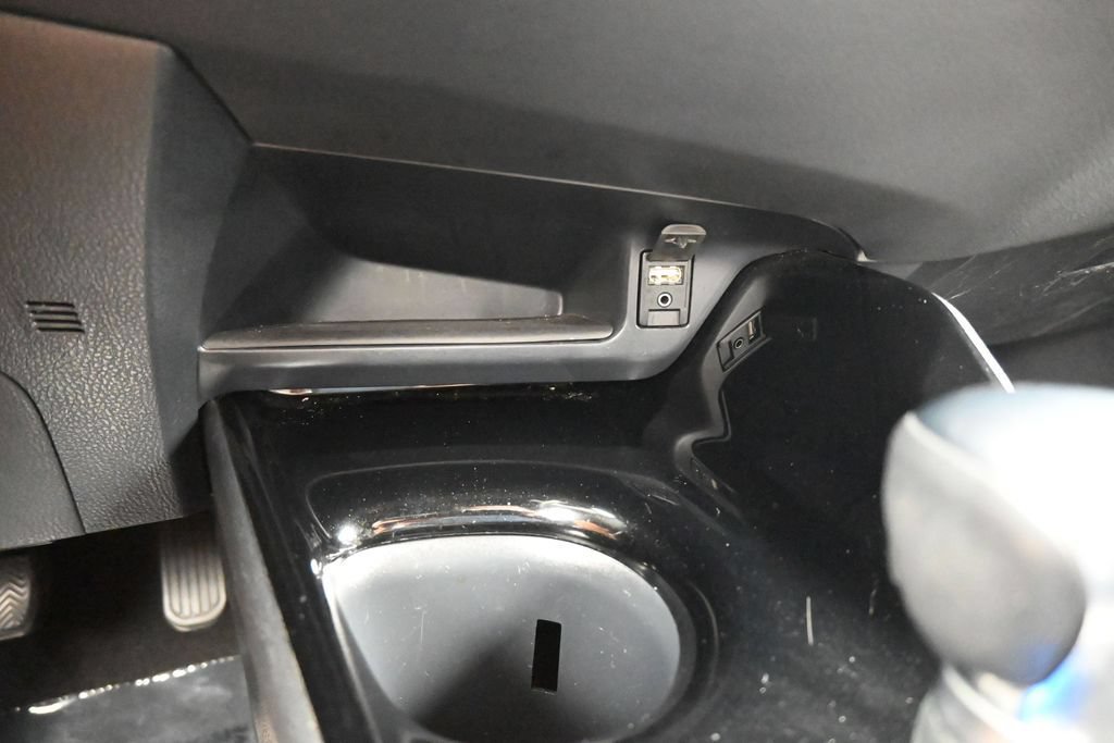 Used 2019 Toyota C-HR XLE FWD image 25