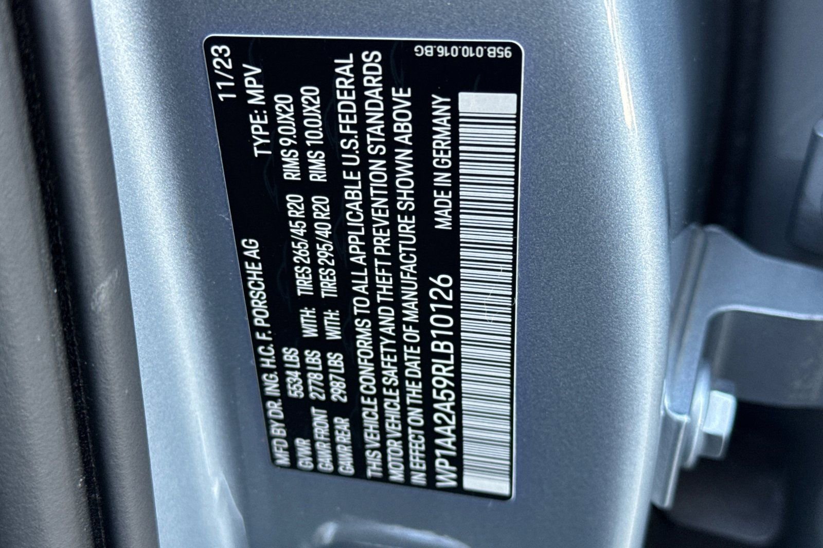 Used 2024 Porsche Macan image 35