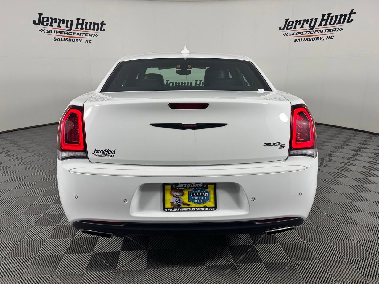 Used 2023 Chrysler 300 S RWD image 8