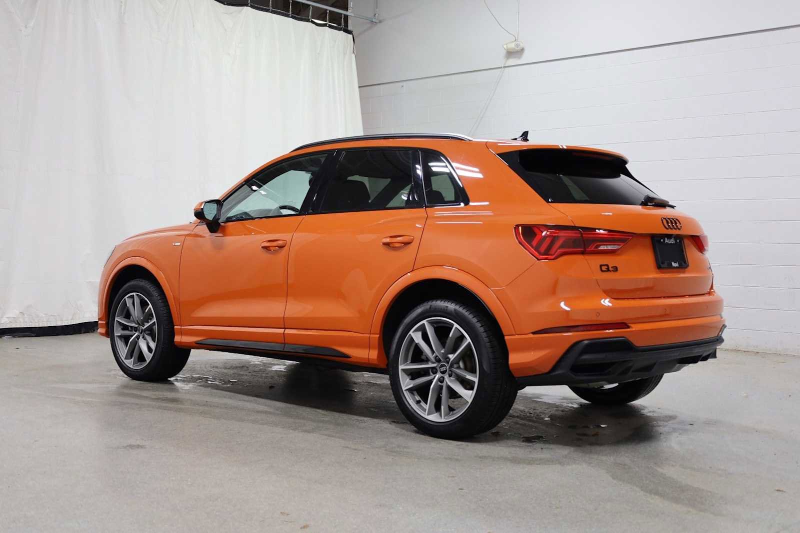 Certified 2025 Audi Q3 2.0T Premium w/ Black Optic Sport Package image 3