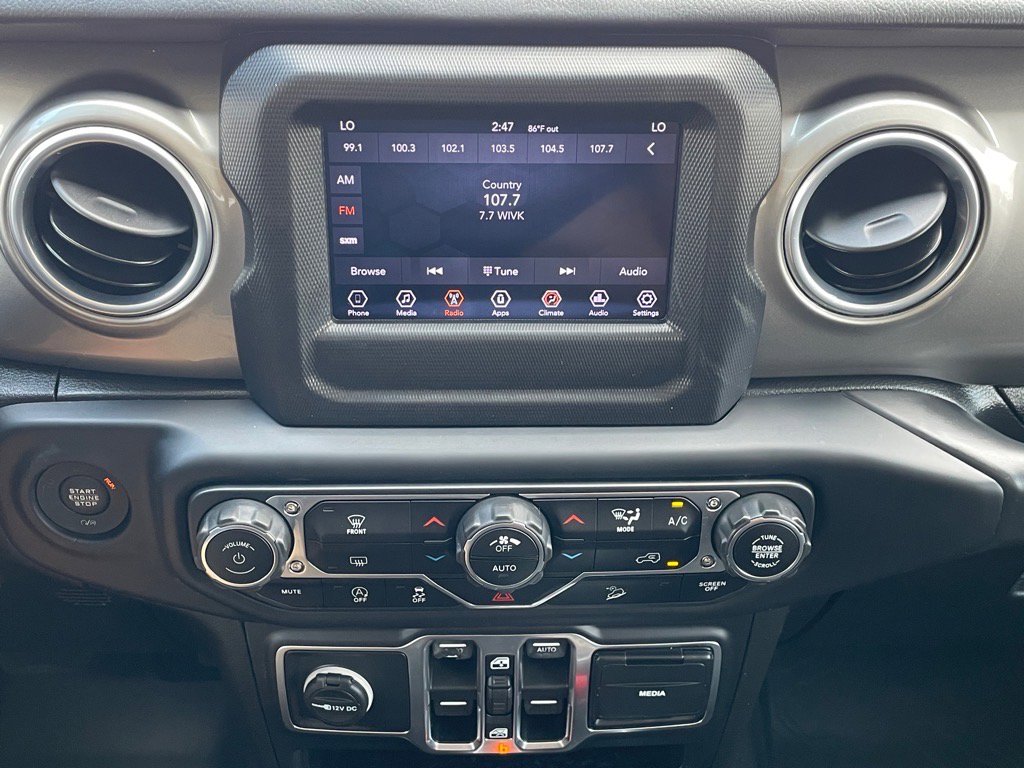 Used 2018 Jeep Wrangler Unlimited Sahara image 18