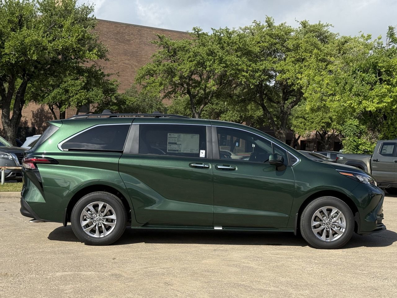 New 2026 Toyota Sienna XLE image 3