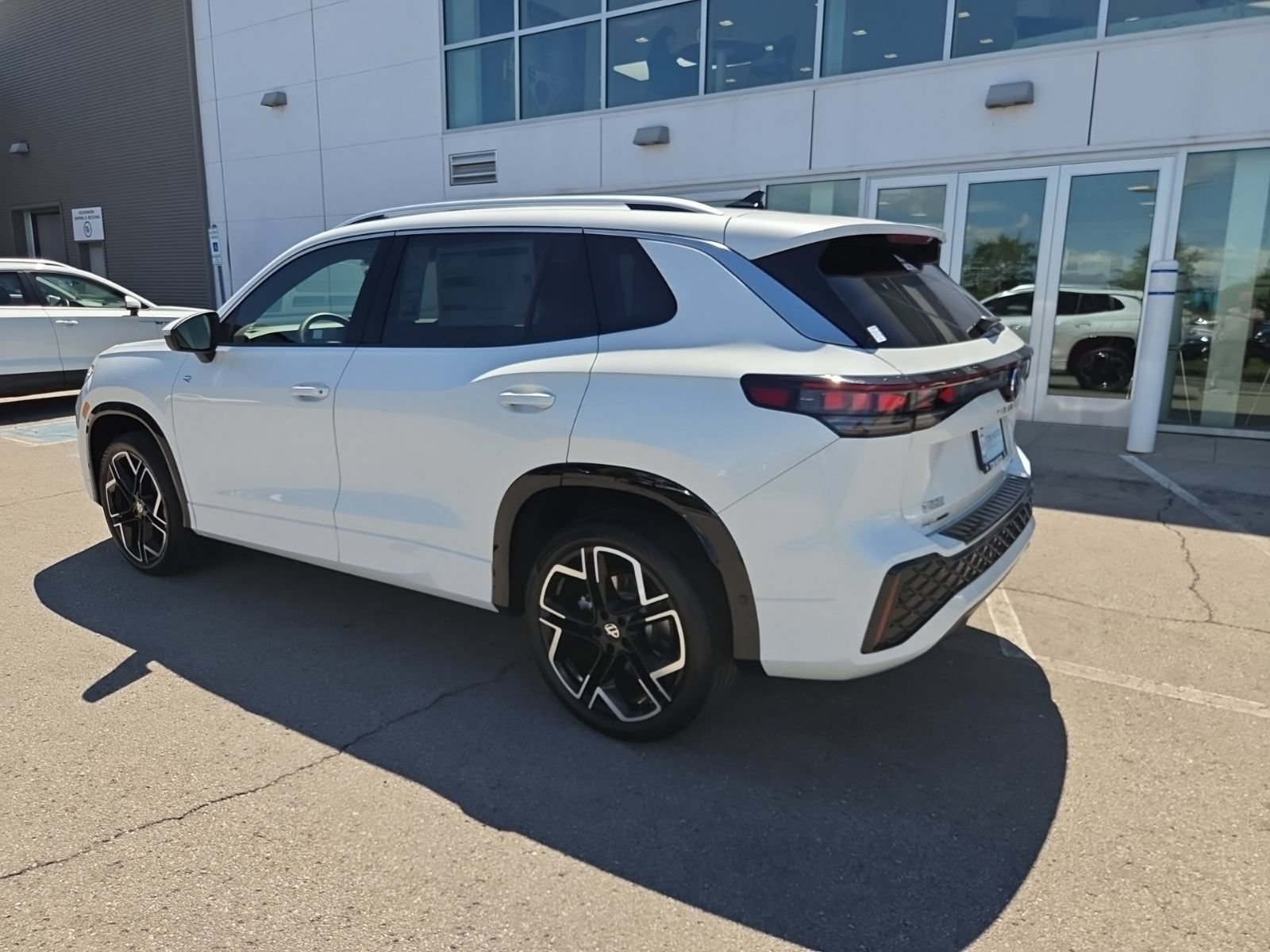 New 2026 Volkswagen Tiguan SEL R-Line AWD/4WD image 15