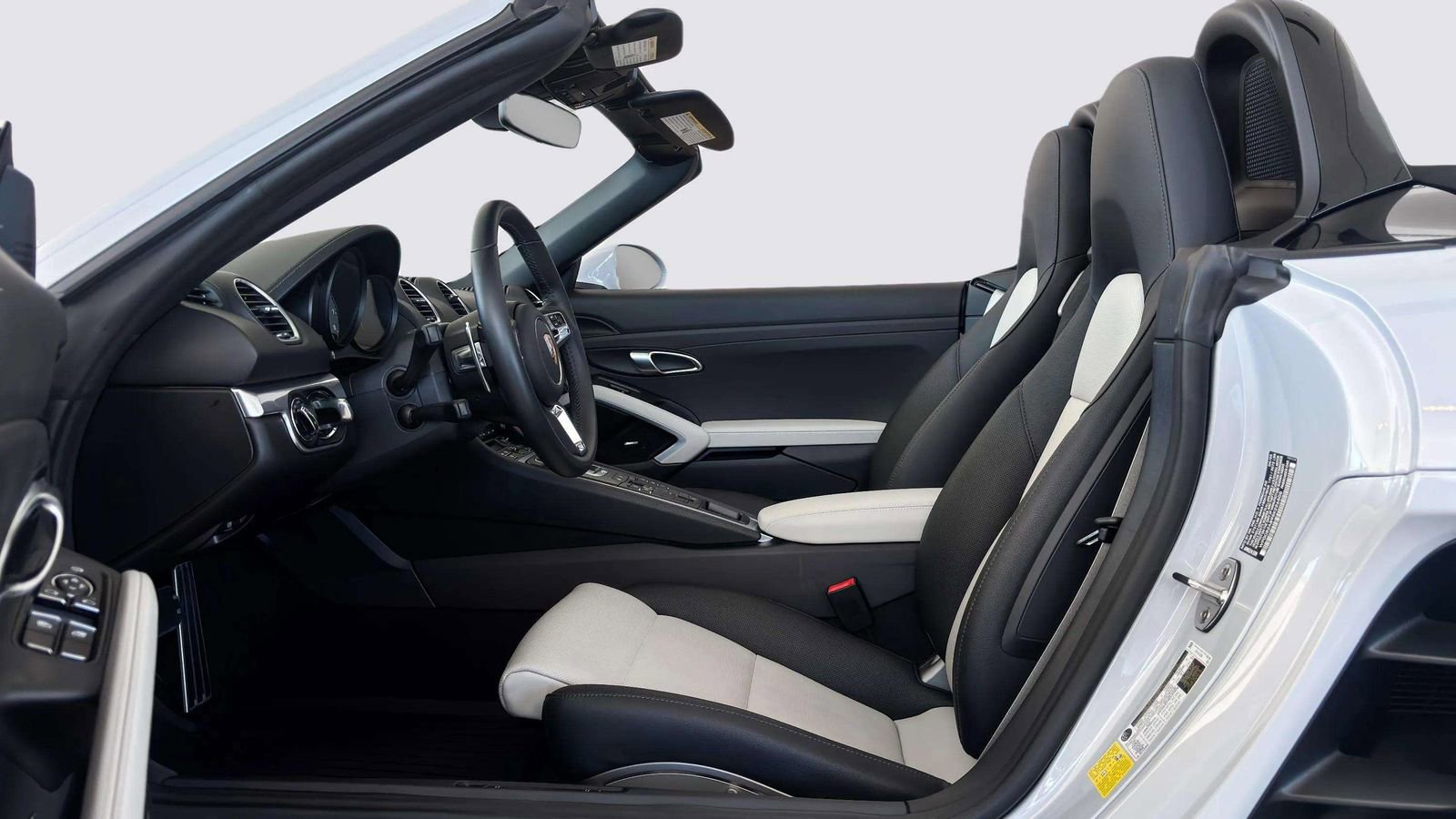 Used 2025 Porsche 718 Boxster S image 18