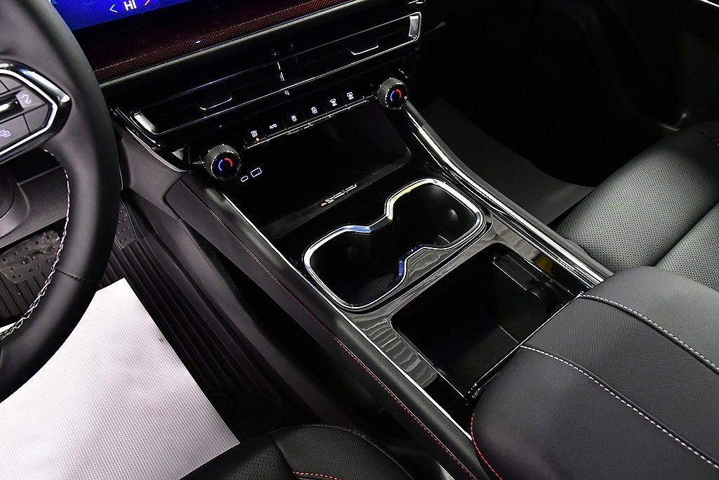 Used 2025 Chevrolet Traverse Z71 w/ Driver Confidence Package image 21