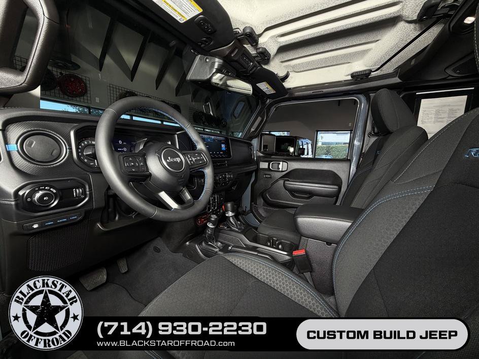 Used 2025 Jeep Wrangler Unlimited Rubicon 4xe w/ Convenience Group AWD/4WD image 15
