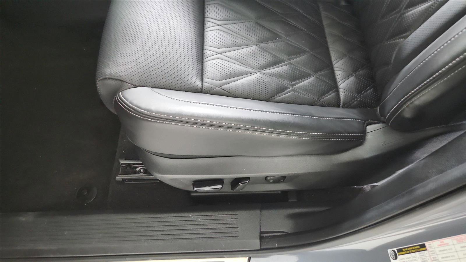 Used 2023 Nissan Rogue Platinum w/ Platinum Premium Package FWD image 11