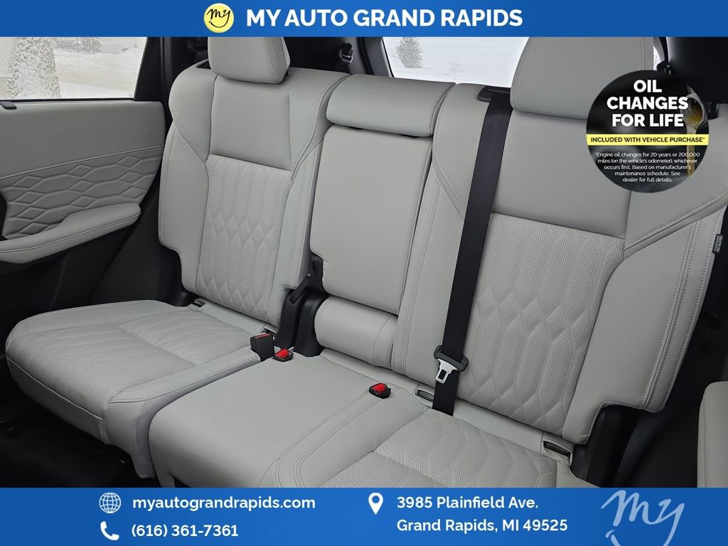 Used 2025 Mitsubishi Outlander SEL image 30