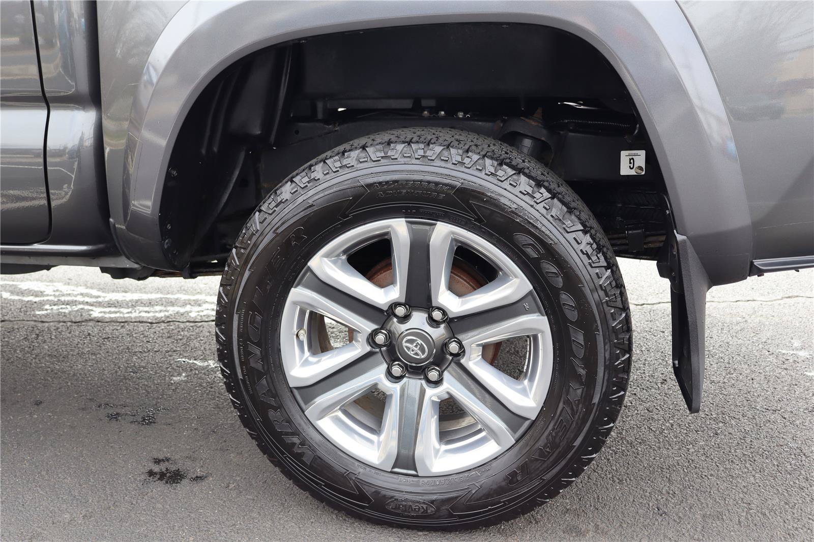 Used 2018 Toyota Tacoma Limited AWD/4WD image 11