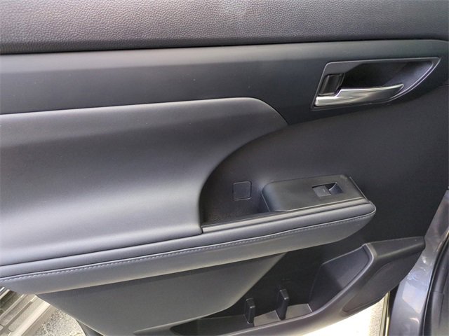 Used 2022 Toyota Highlander XLE image 17