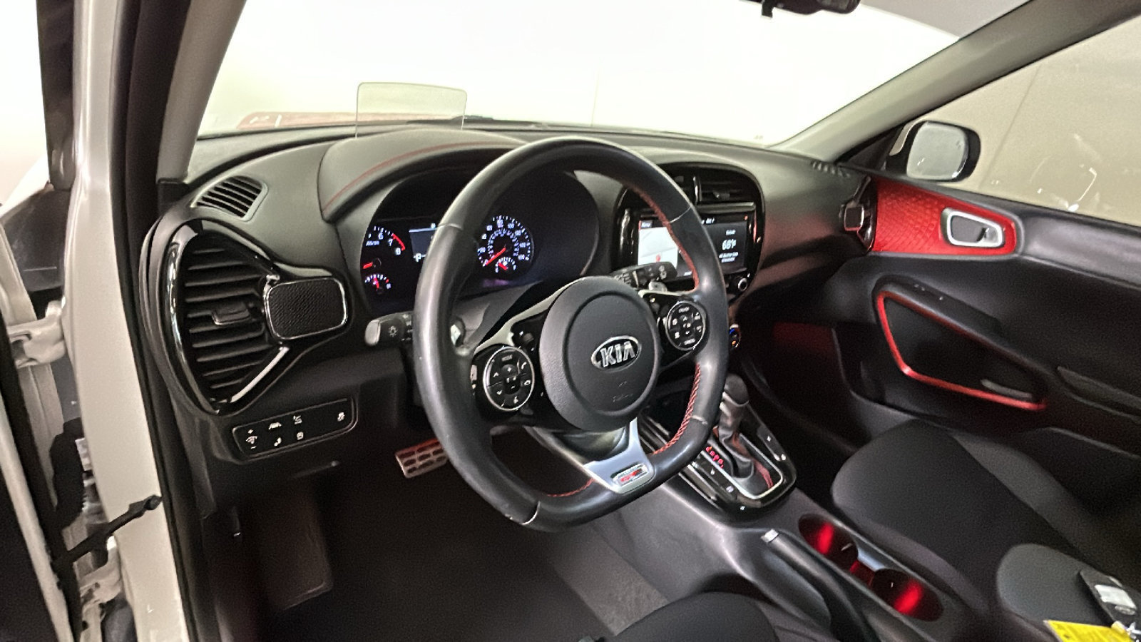 Used 2020 Kia Soul GT-Line Turbo FWD image 17