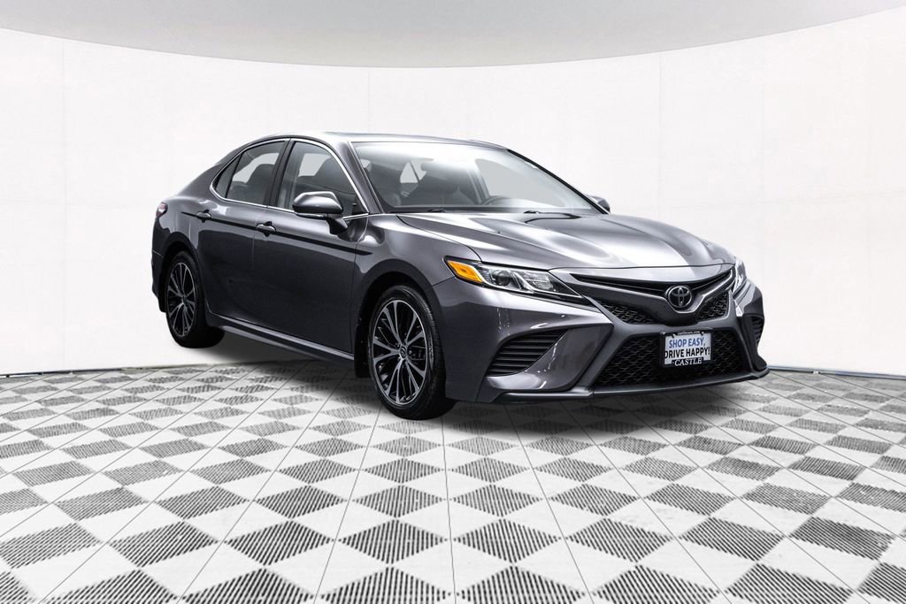 Used 2020 Toyota Camry SE w/ Moonroof Package image 12