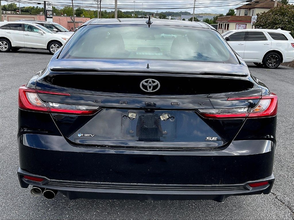 Used 2025 Toyota Camry SE FWD image 8
