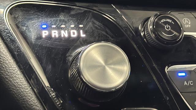 Used 2025 Chrysler Pacifica Limited image 25