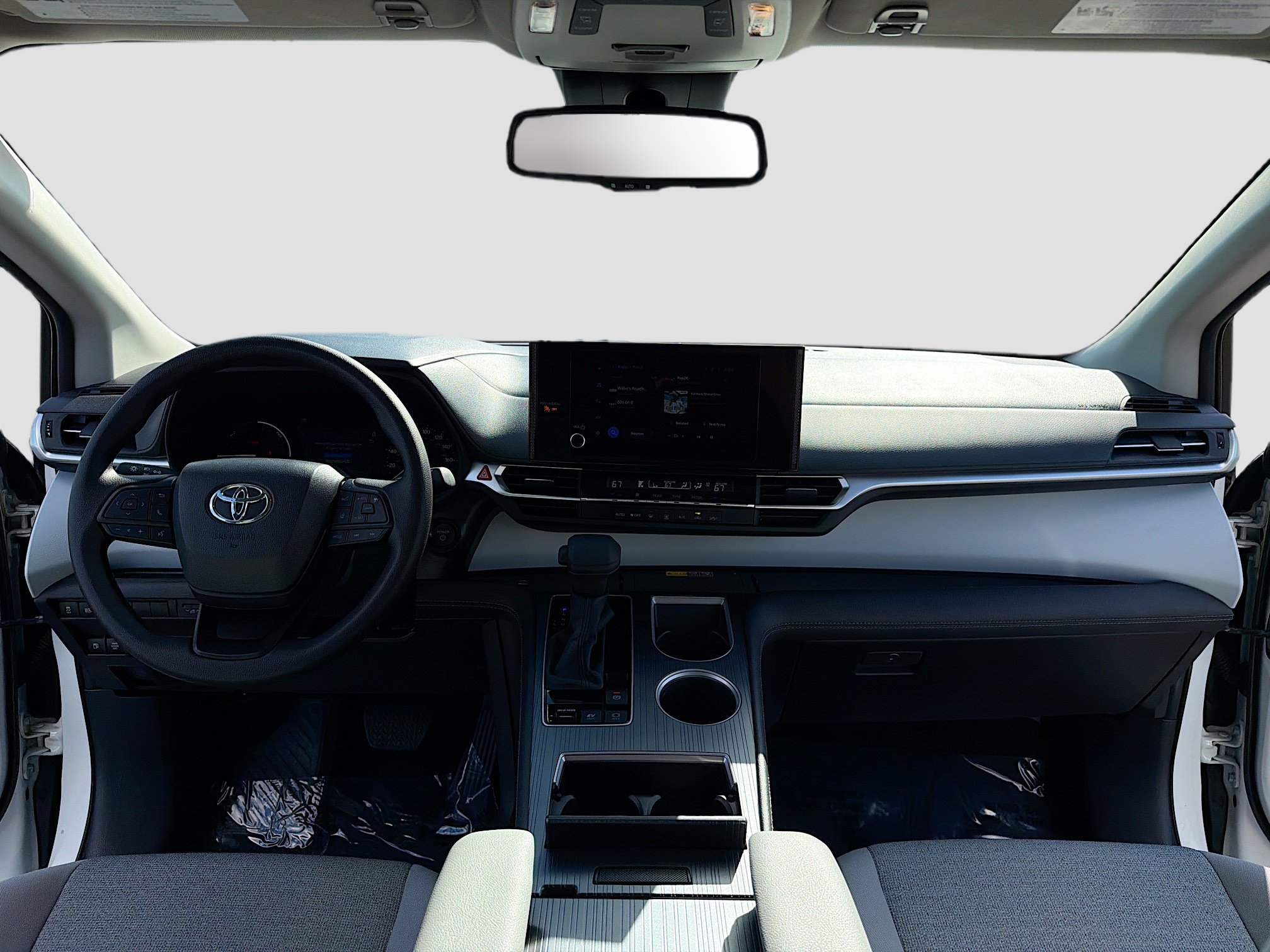 Certified 2026 Toyota Sienna LE FWD image 3