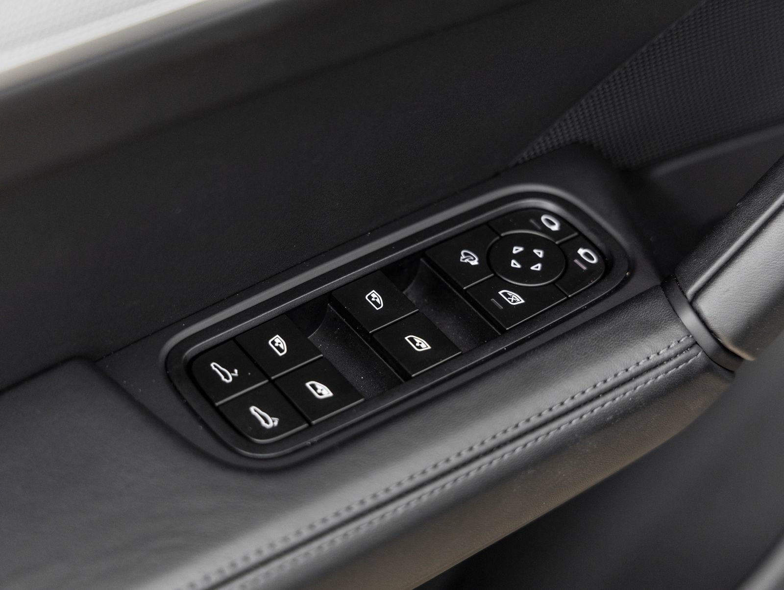 Certified 2025 Porsche Cayenne S AWD/4WD image 20