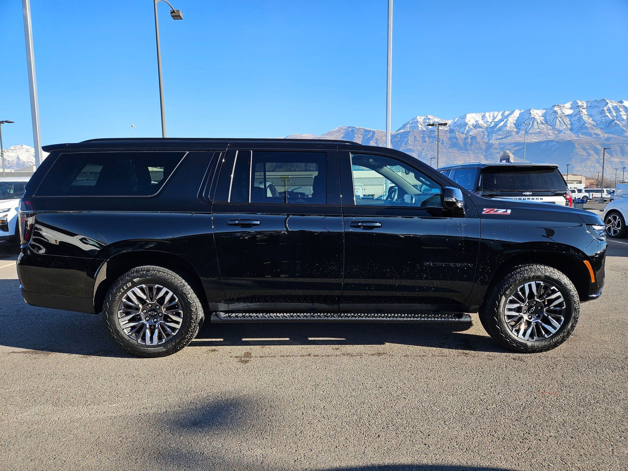 Used 2025 Chevrolet Suburban Z71 w/ Comfort Package image 2