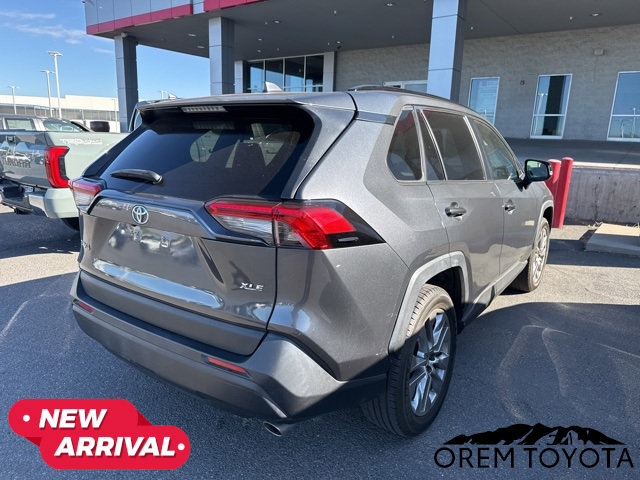 Used 2020 Toyota RAV4 XLE Premium FWD image 7