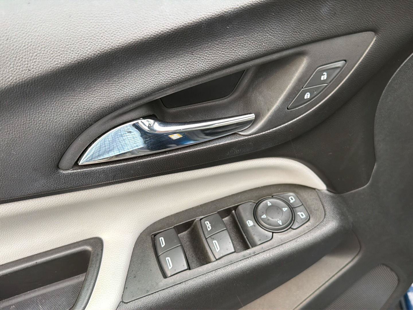 Used 2022 Chevrolet Equinox LS AWD/4WD image 30