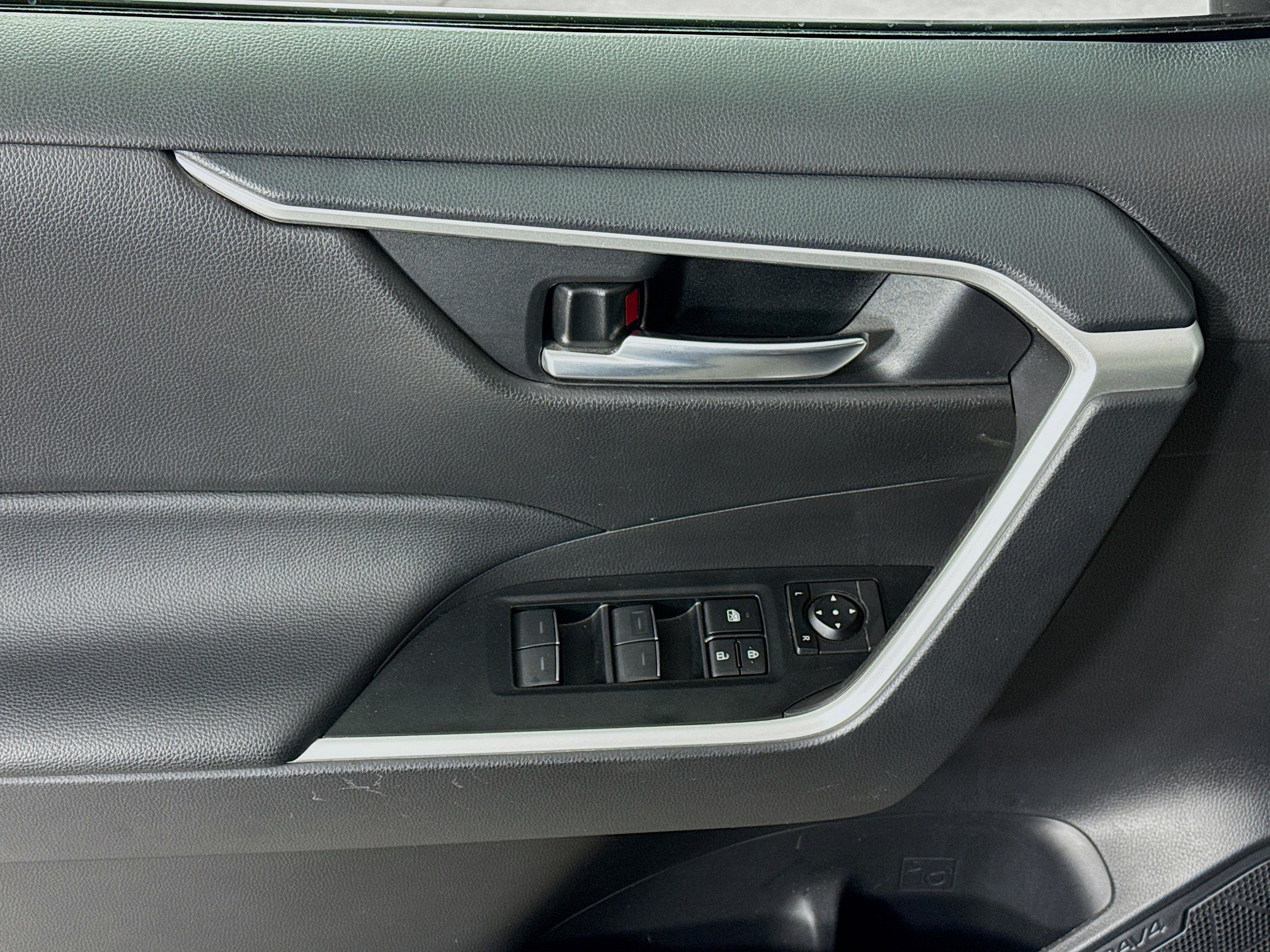 Certified 2025 Toyota RAV4 XLE AWD/4WD image 17
