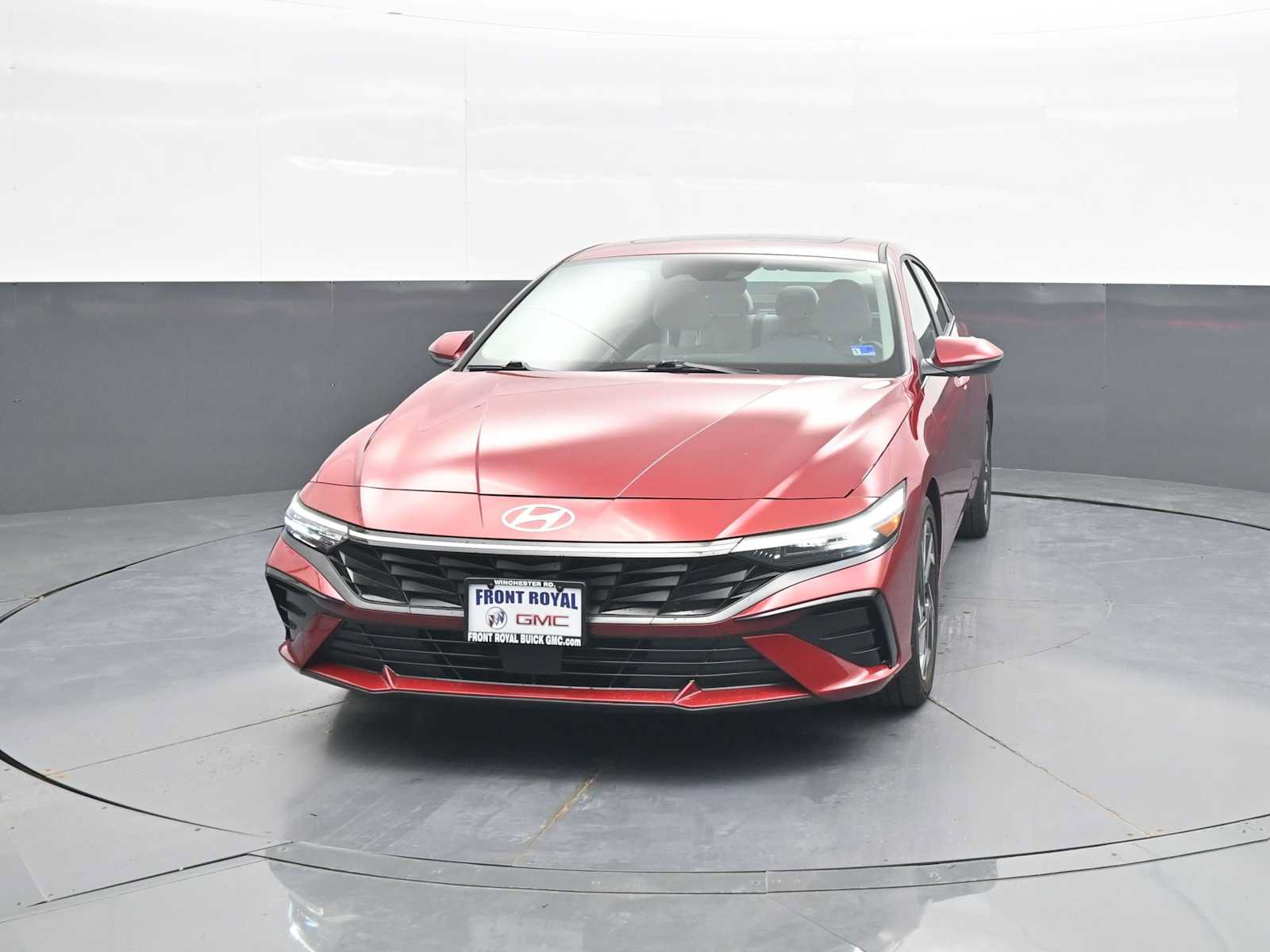 Used 2025 Hyundai Elantra Limited FWD image 3