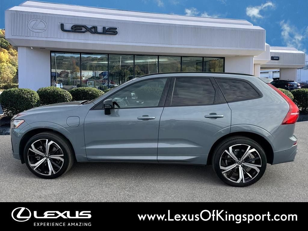 Used 2022 Volvo XC60 T8 R-Design w/ Advanced Package AWD/4WD image 2