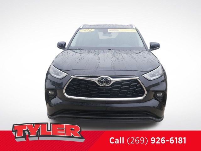 Used 2024 Toyota Highlander Limited AWD/4WD image 2