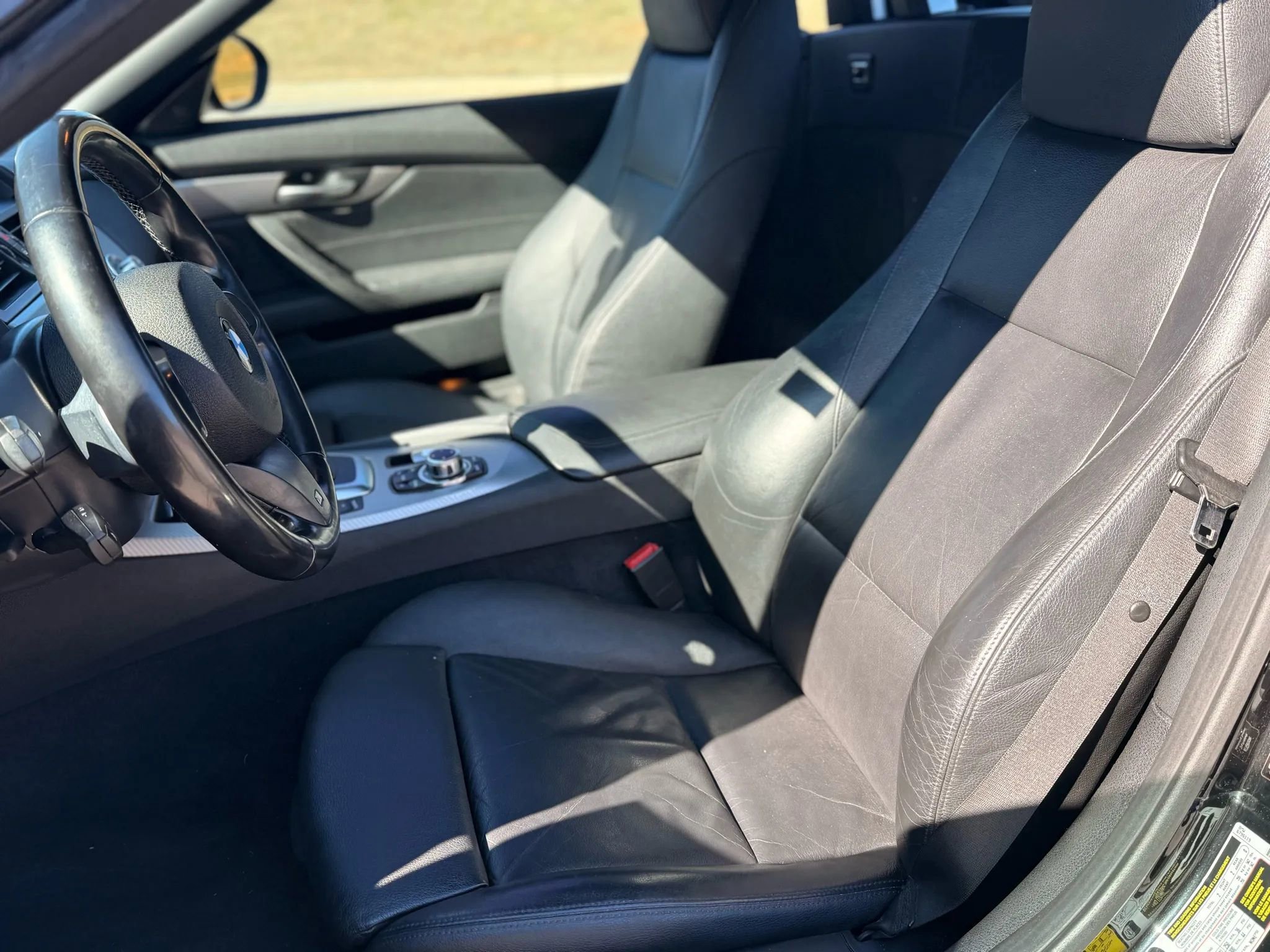 Used 2011 BMW Z4 sDrive35is image 18