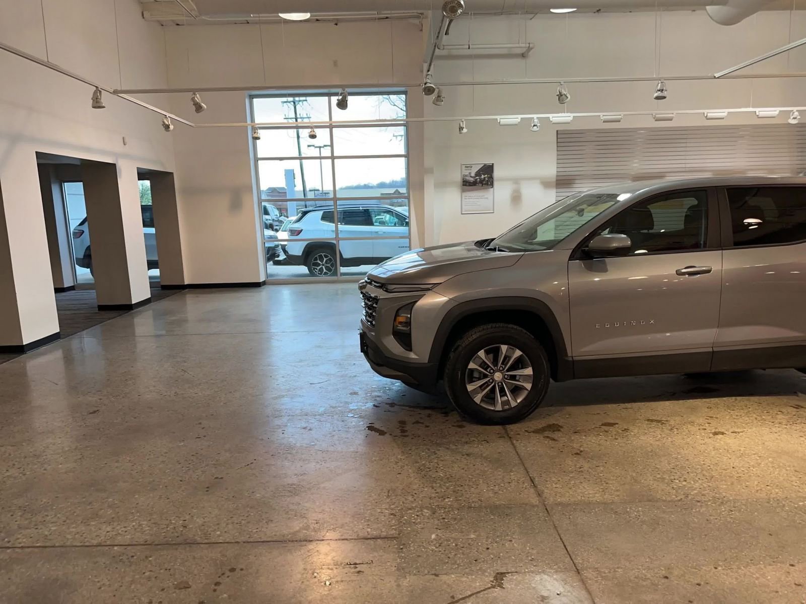 Used 2025 Chevrolet Equinox LT FWD image 16