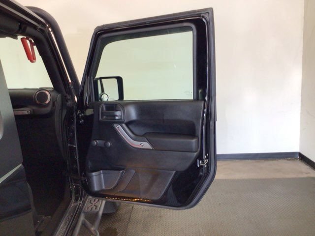 Used 2016 Jeep Wrangler Sport w/ Connectivity Group AWD/4WD image 9