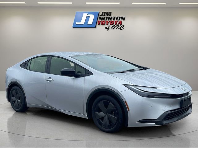 Used 2024 Toyota Prius image 3