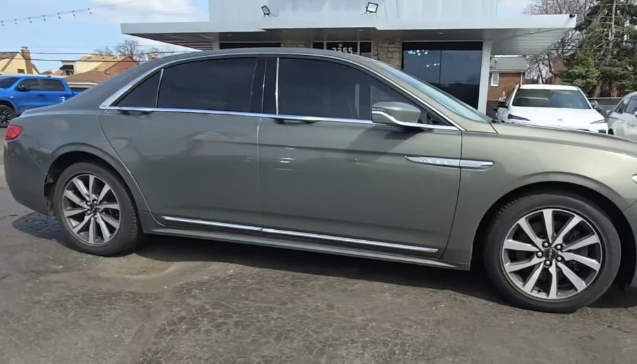 Used 2017 Lincoln Continental Premiere image 8