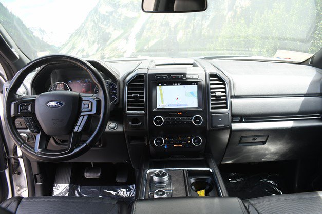 Used 2019 Ford Expedition Limited w/ Equipment Group 302A AWD/4WD image 18